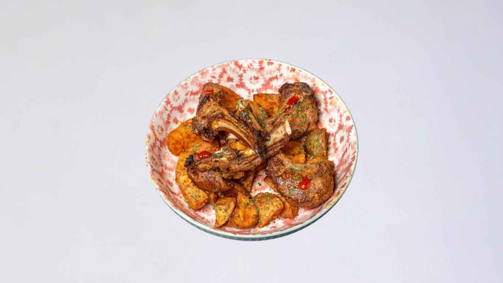 Grilled lamb chops with herbs and spices